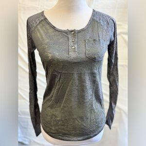 NWT Women’s Boutique Brand poof Size Small Light Weight Gray Long Sleeve T